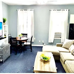 3 Bedrooms 1 Bath Apt, 10 Min To Manhattan! Apartment
