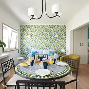 https://rainha-ii-beach-apartment.hotels-lisbon-portugal.com